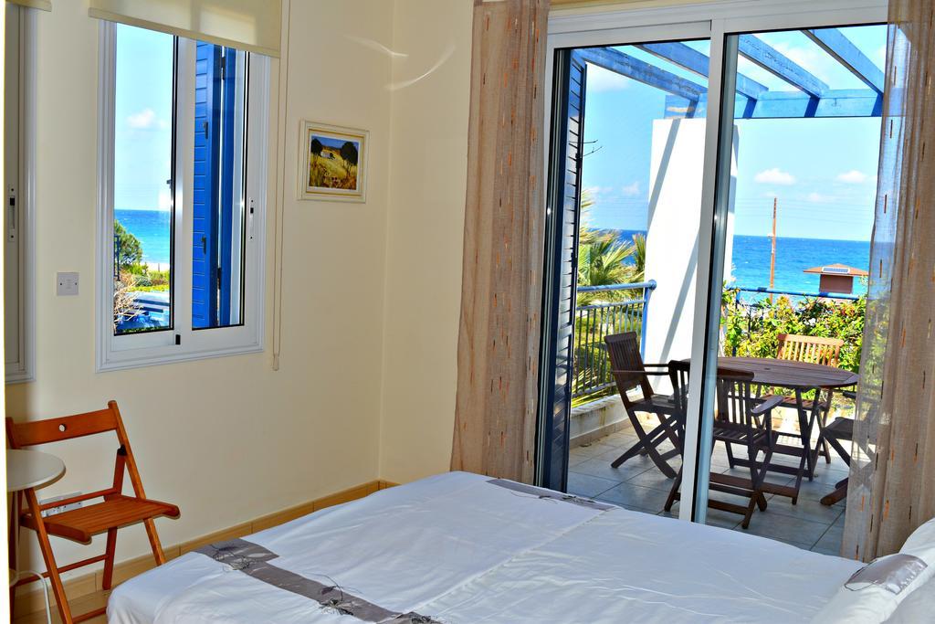 Latchi Beach Front Villa - Private Heated Pool - Amazing Uninterrupted Sea Views Polis Eksteriør billede