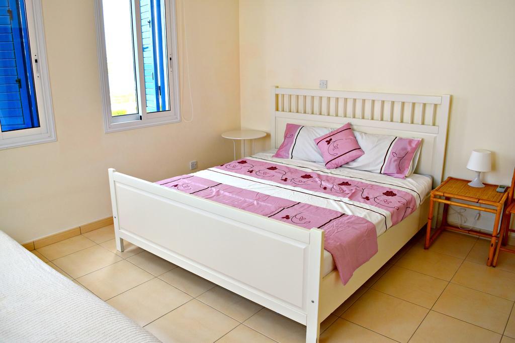 Latchi Beach Front Villa - Private Heated Pool - Amazing Uninterrupted Sea Views Polis Eksteriør billede