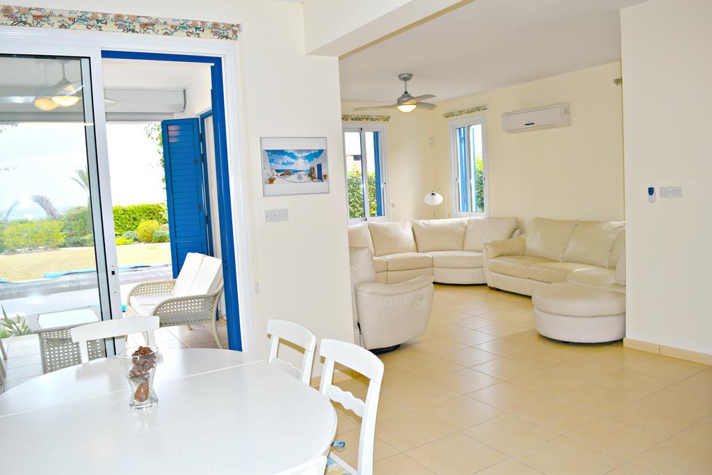 Latchi Beach Front Villa - Private Heated Pool - Amazing Uninterrupted Sea Views Polis Eksteriør billede