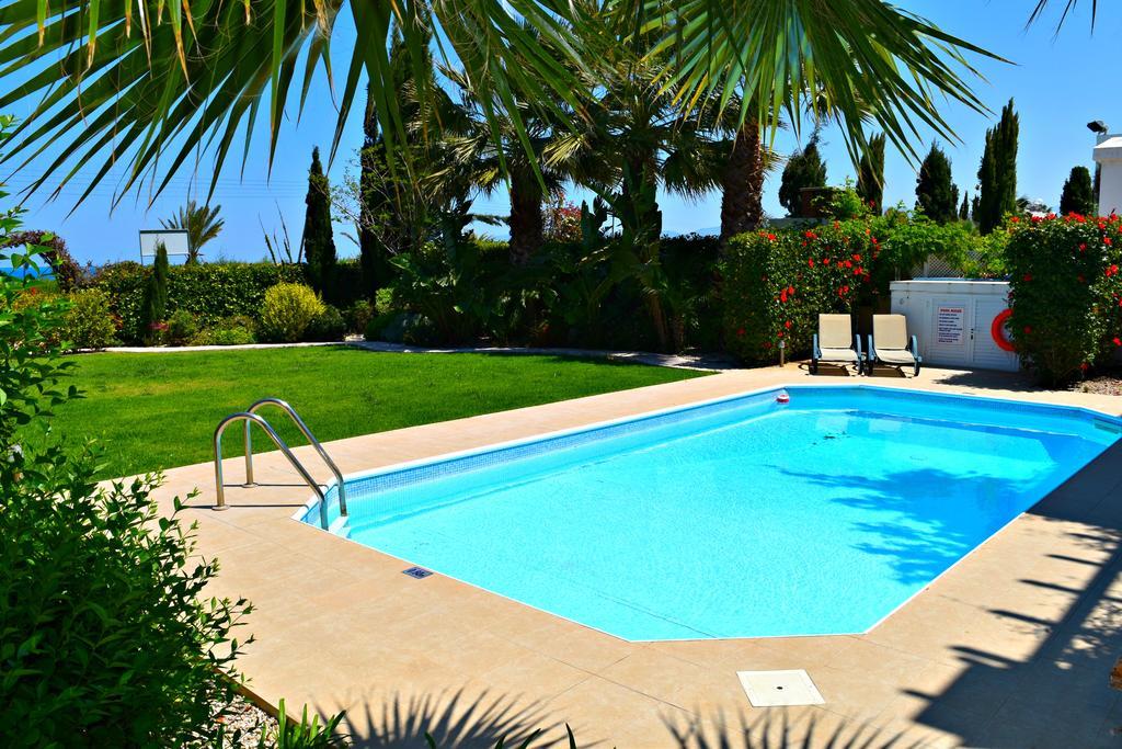 Latchi Beach Front Villa - Private Heated Pool - Amazing Uninterrupted Sea Views Polis Eksteriør billede