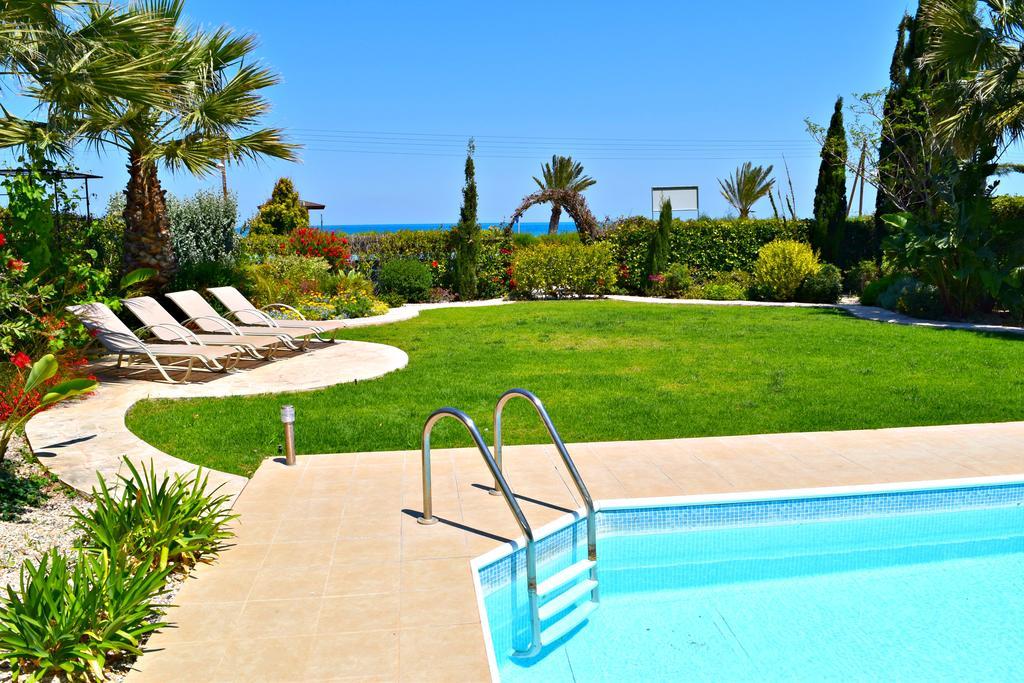 Latchi Beach Front Villa - Private Heated Pool - Amazing Uninterrupted Sea Views Polis Eksteriør billede